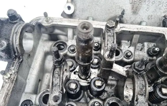 Audi A6 S6 C5 4B Fuel injector 