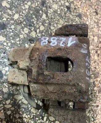 Jeep Grand Cherokee (WJ) Rear brake caliper