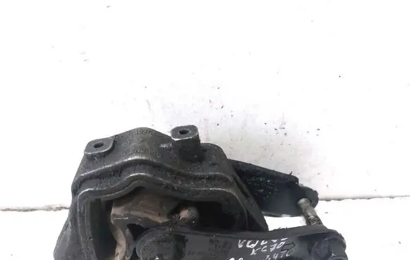 Engine mount bracket