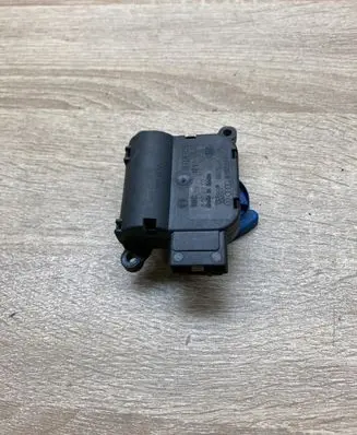 Audi A4 S4 B6 8E 8H Air flap motor/actuator 8E1820511F 0132801322