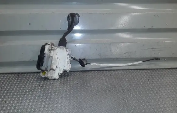 Audi A6 S6 C6 4F Front door lock 4F1837015