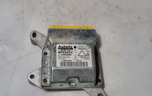 Renault Laguna II Airbag control unit/module 8200325696