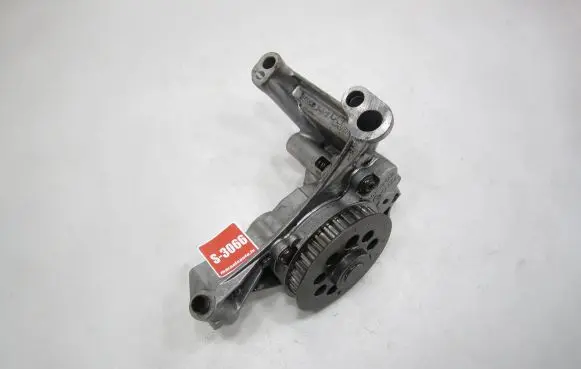 Volkswagen PASSAT B7 Oil pump 03L115105C