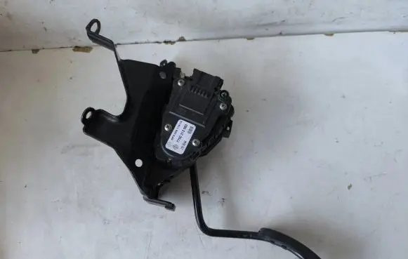 Renault Trafic II (X83) Accelerator throttle pedal 7700313060 6PV00811914