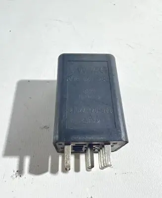 Volkswagen Touareg I Glow plug pre-heat relay 03G907282 0524120502