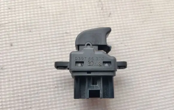 Mazda 2 Electric window control switch d39766370