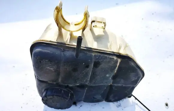 Mercedes-Benz C W203 Coolant expansion tank/reservoir 2035000049