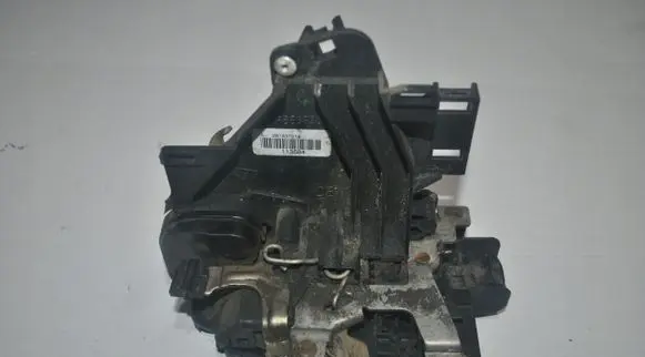 Volkswagen Caddy Front door lock 3B1837016
