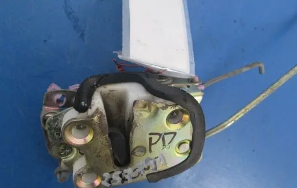 Opel Frontera A Front door lock
