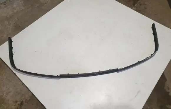 Front bumper splitter molding