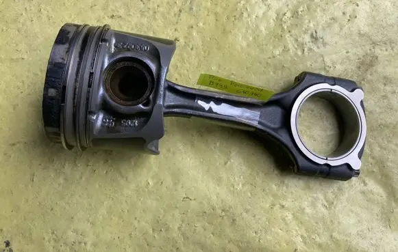 Mercedes-Benz B W245 Piston with connecting rod A6400300417 A6400300320 640940