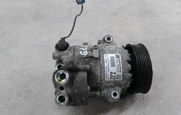 Opel Meriva B Air conditioning (A/C) compressor (pump) 13250606
