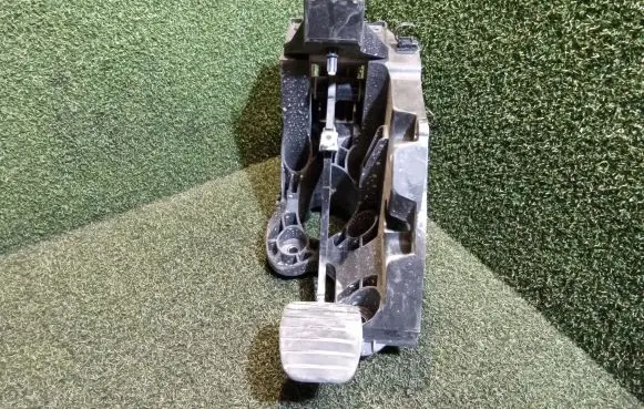 Opel Vivaro Brake pedal 465016415R 93459474 253203383