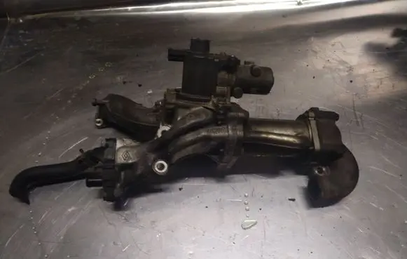 Renault Scenic II - Grand scenic II EGR valve cooler 8200545260