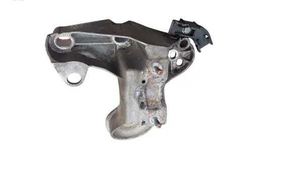 Audi A4 S4 B7 8E 8H Engine mount bracket 8E0199352F