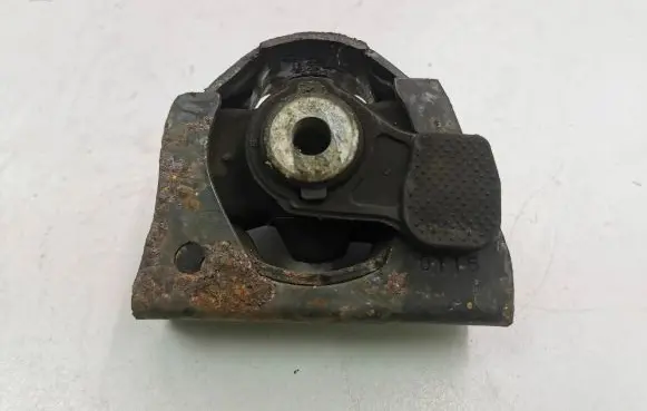 Toyota Auris E180 Engine mount bracket