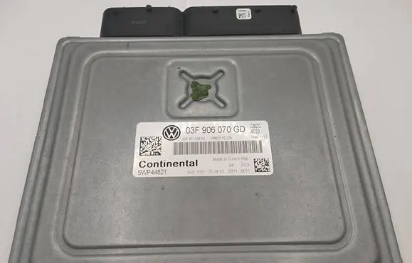Volkswagen Polo V 6R Engine control unit/module 03F906070GD 03F907309AJ 5WP44821