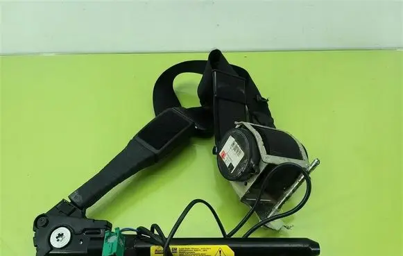Opel Zafira B Front seatbelt