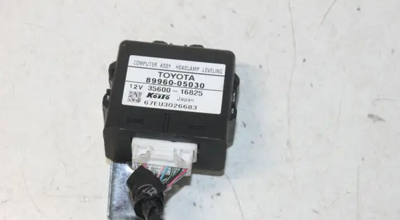 Toyota Avensis T250 Light module LCM 8996005030