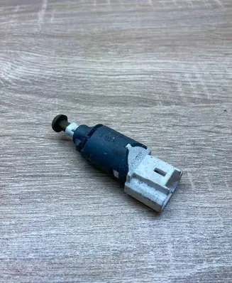 Renault Twingo II Brake pedal sensor switch 8200168238B
