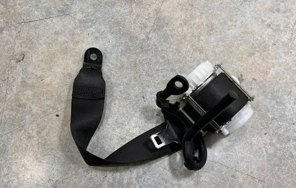 BMW i3 Rear seatbelt 7305643