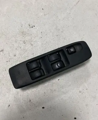 Mitsubishi Montero Electric window control switch MR587930