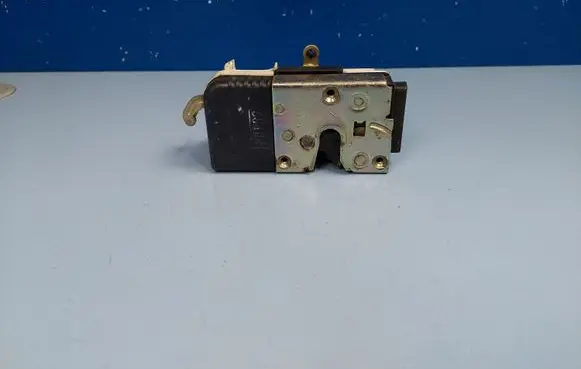 Citroen C8 Front door lock 9136L8