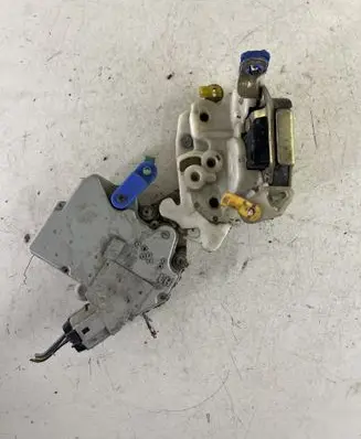 Nissan Terrano Front door lock 