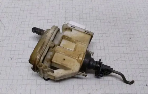 Volkswagen PASSAT B4 Central locking motor 357862153H