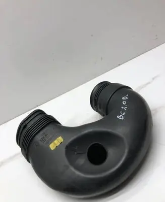 Volkswagen PASSAT B6 Air intake duct part 3C0129618D