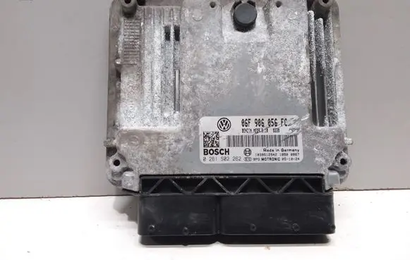 Volkswagen PASSAT B6 Engine control unit/module 06F906056FC 0261S02262