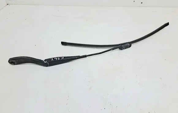 Volvo V50 Front wiper blade arm 