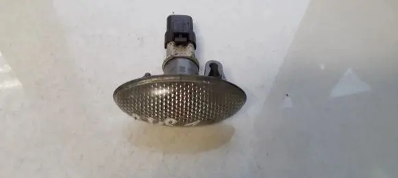 Front fender indicator light