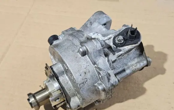 BMW X5 F15 Vacuum pump 8618897 300514