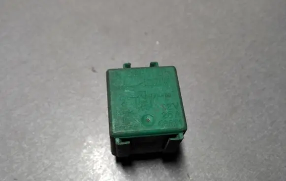 Renault Megane I Other relay 7700841004A 03671