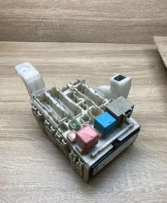 Toyota Prius (XW20) Fuse module 8273047290 701245770