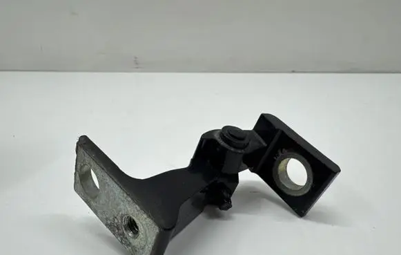 Skoda Superb B8 (3V) Front door upper hinge 8X0831404E