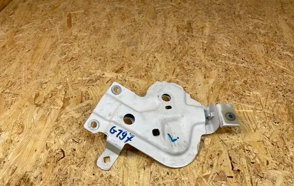 Audi e-tron Fender mounting bracket 4KE821149 4KE821433