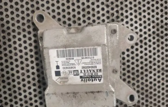 Renault Trafic II (X83) Airbag control unit/module 8200402592 602869100 93853930