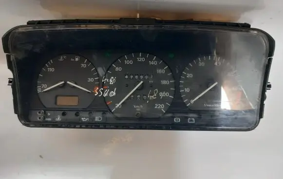 Volkswagen PASSAT B4 Speedometer (instrument cluster) 81117788