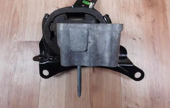 Toyota C-HR I Gearbox mount 123720T571