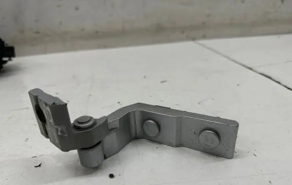 Mercedes-Benz CLA C118 X118 Rear door lower hinge