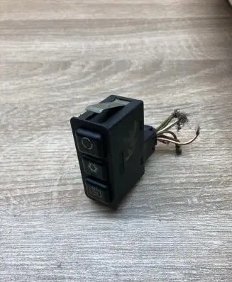 BMW 5 E34 Windscreen/window heater switch 1391764 03051000
