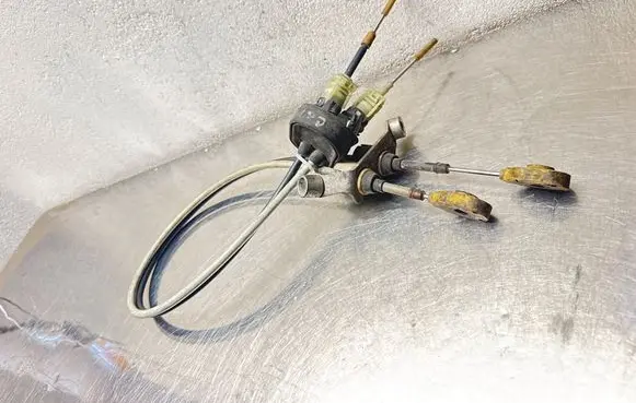 Opel Vectra C Gear shift cable linkage 9126567