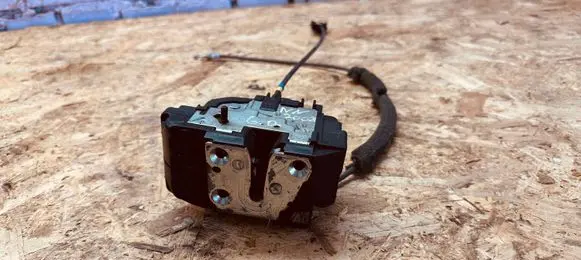Nissan Note (E11) Rear door lock