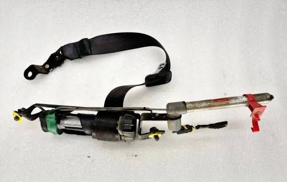 Volvo V70 Front seatbelt 30662993
