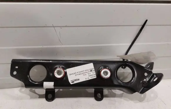 Chevrolet Camaro Radiator mount bracket 84399883