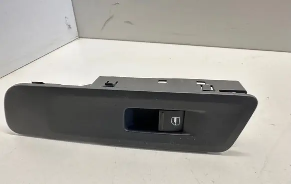 Volkswagen Tiguan Front door window switch trim 5N1867256A