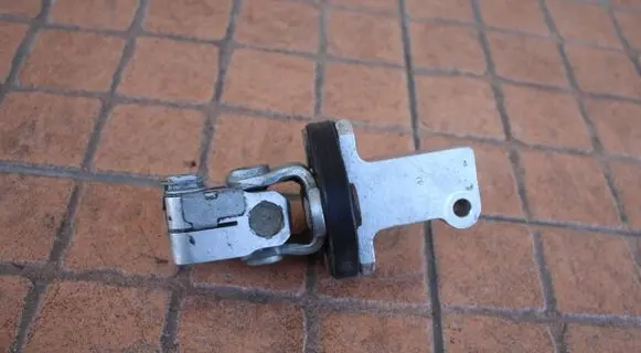 Mercedes-Benz E W210 Steering wheel axle 