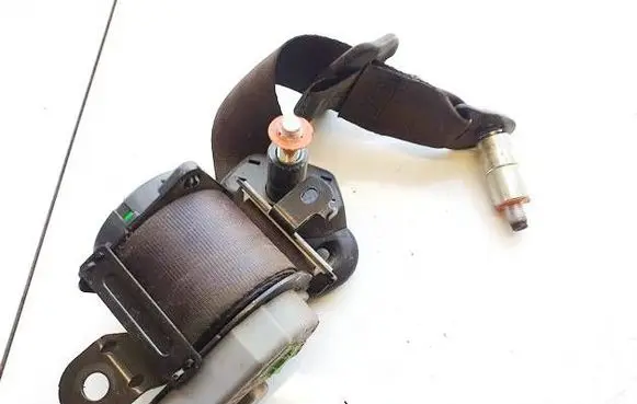 Rear seatbelt
